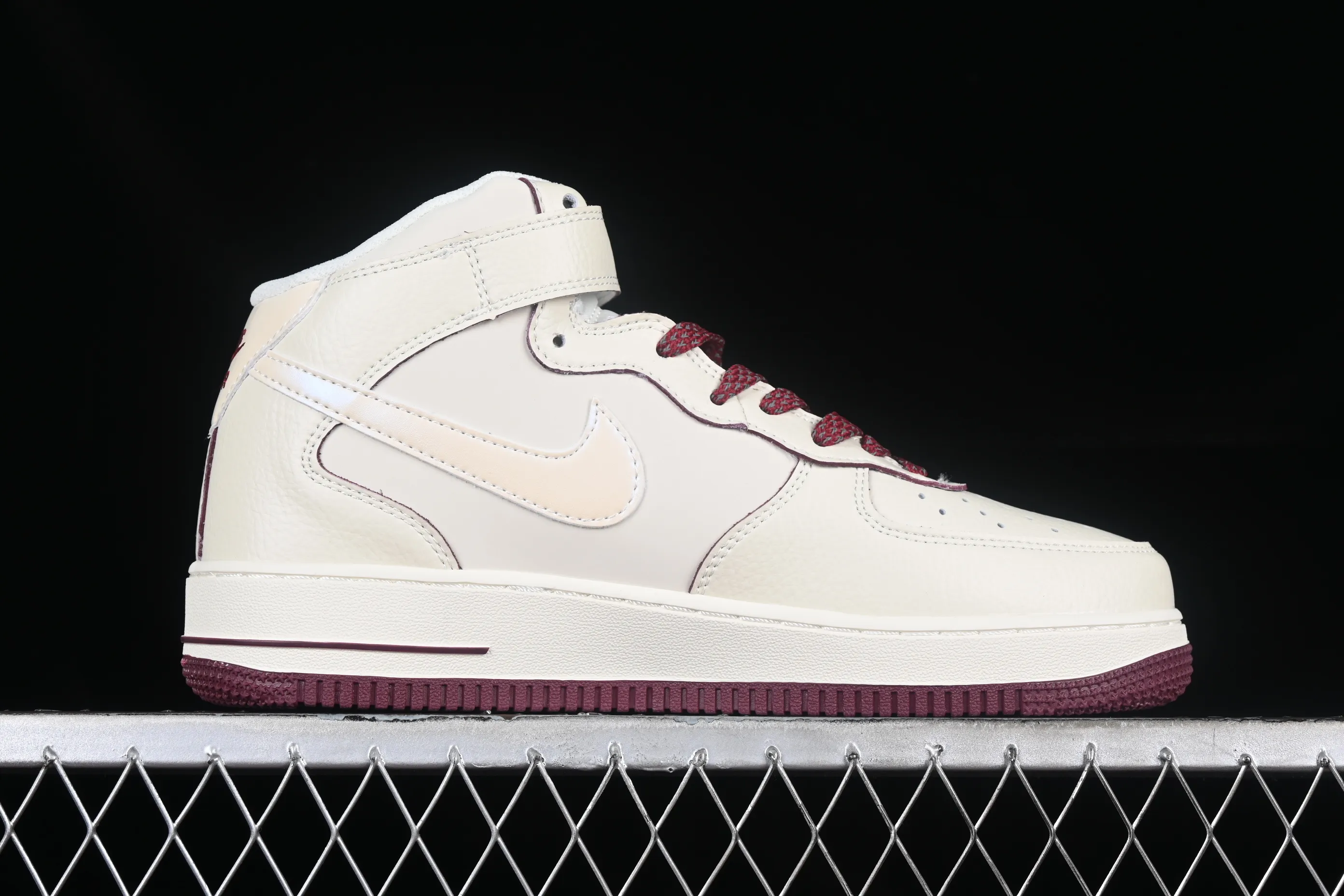 All categories Nk Air Force 1 Air Force series Nk Air Force 1 Mid Air Force mid-top Nk Air Force 1'07 Mid burgundy pearlescent small hook Air Force One mid-top casual sneakers SG2356-803